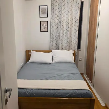Cozy 1-br City-center Escópia