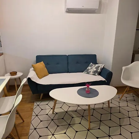Cozy 1-br City-center * Escópia